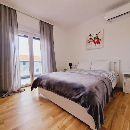 Adria Near Sibenik, 90 Meters From The Sea Vila